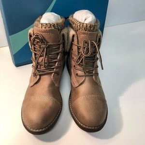 Cliffs by White Mountain Duena Boots